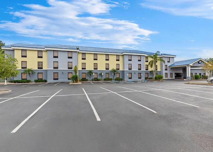 Days Inn & Suites By Wyndham Lakeland
