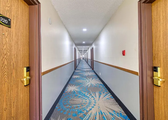 Super 8 By Wyndham Hot Springs