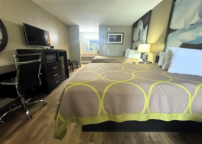 Super 8 By Wyndham Tupelo Airport