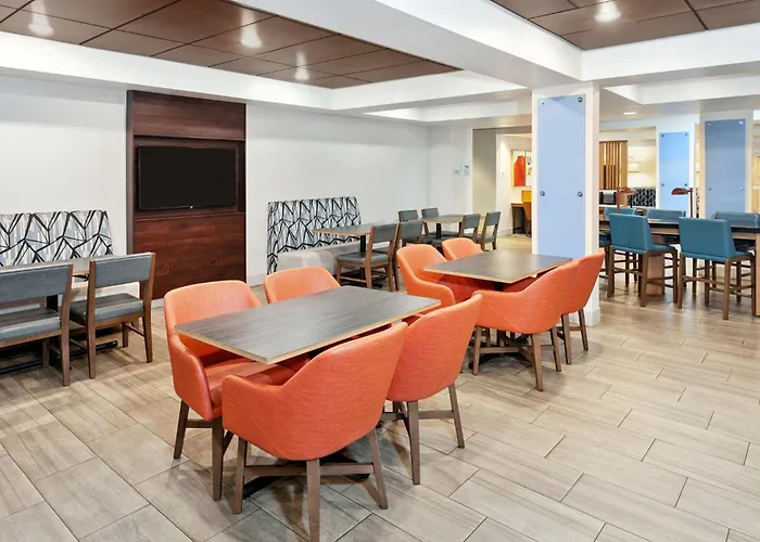 Holiday Inn Express Hotel & Suites Urbana-Champaign-U Of I Area By Ihg