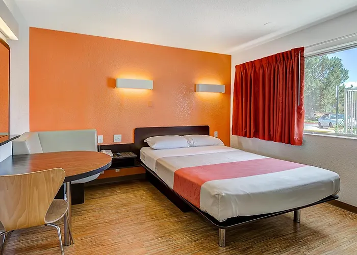 Motel 6 Thornton