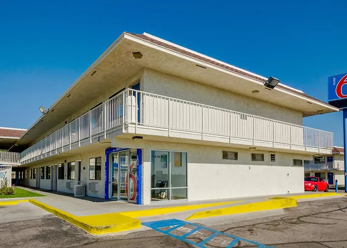 Motel 6 Thornton