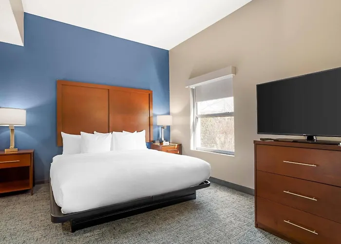 Comfort Suites Near Birkdale Village- Huntersville