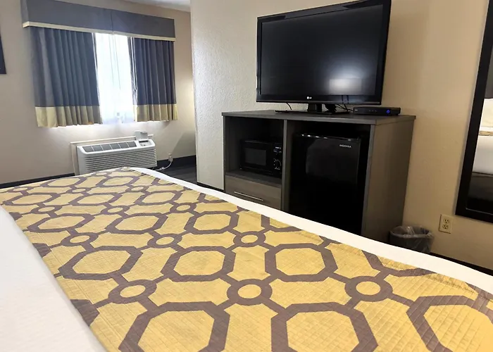 Baymont By Wyndham Tupelo