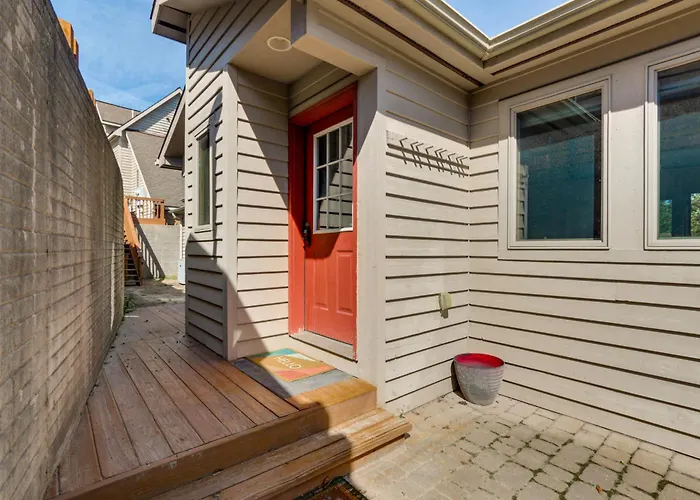 Deep Creek Lake Townhome W/ Deck & Water Views