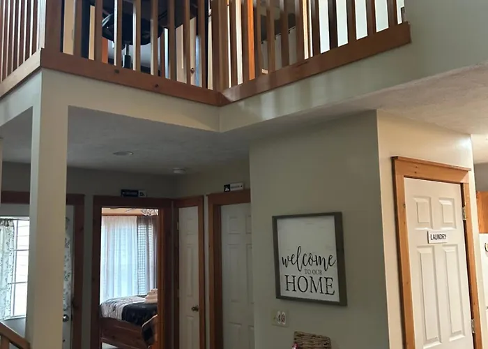 Camelback Private Home Located Behind Waterpark & Ski Lift
