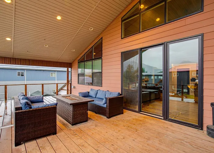 Mendenhall Valley Escape W/ Furnished Deck!