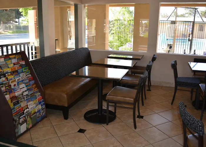 Super 8 By Wyndham Salinas