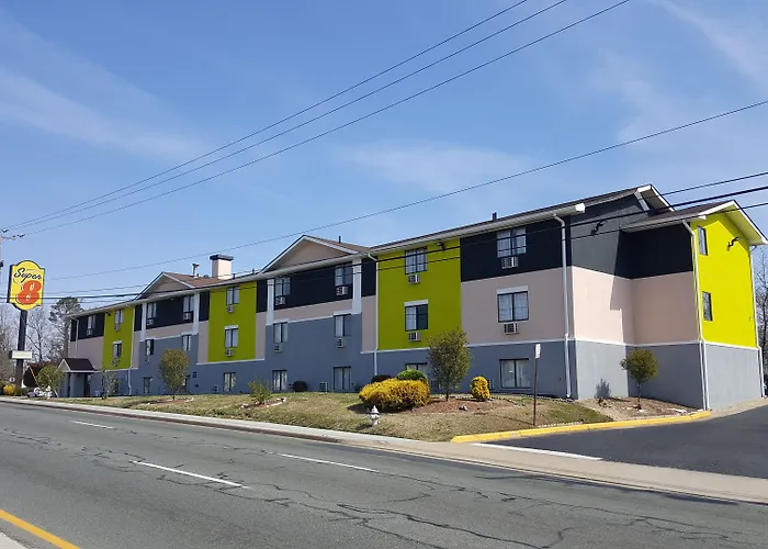Super 8 By Wyndham Richmond/Broad Street