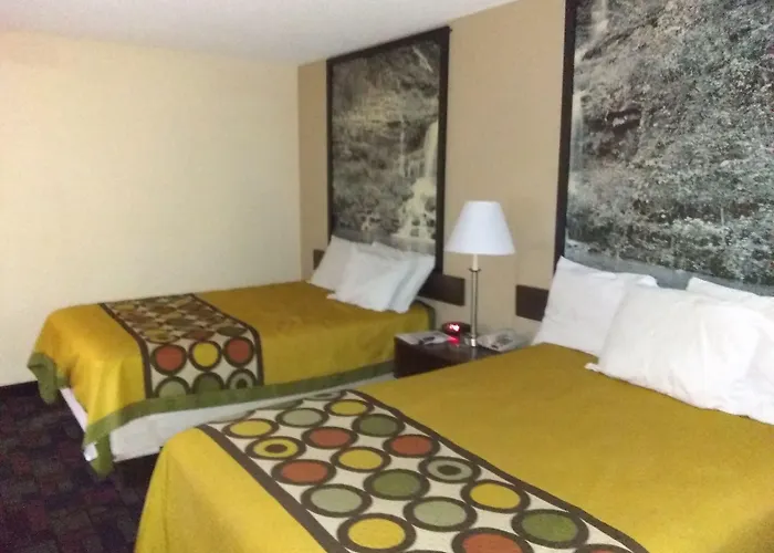 Super 8 By Wyndham Boonville