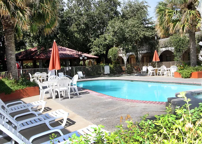 Family Garden Inn & Suites
