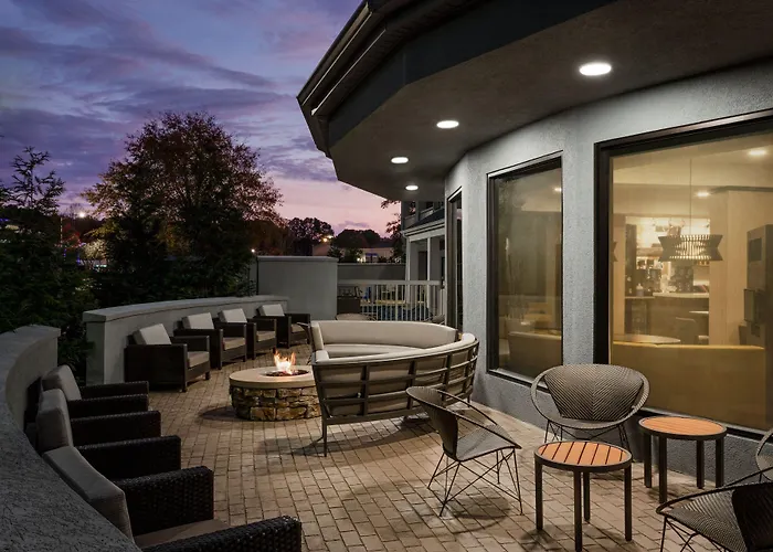 Courtyard Tupelo
