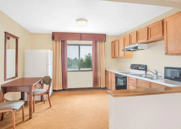 Super 8 By Wyndham Marshalltown