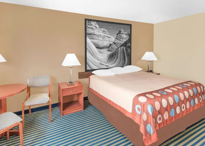 Super 8 By Wyndham Marshalltown