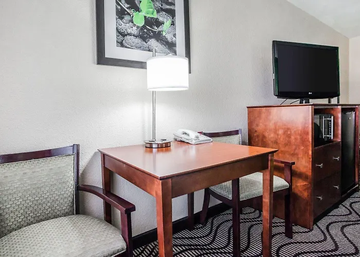 Quality Inn & Suites Altoona - Des Moines