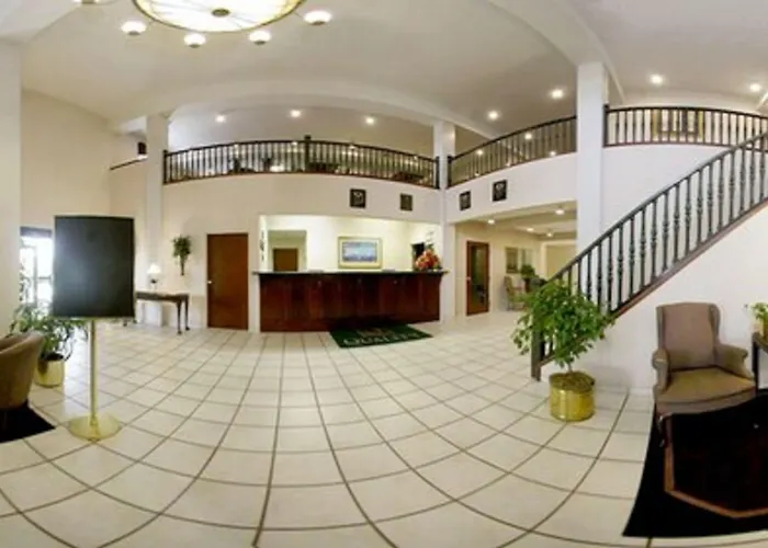 Days Inn & Suites By Wyndham Hickory
