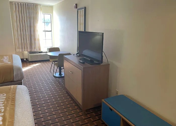 Days Inn By Wyndham Dallas Plano