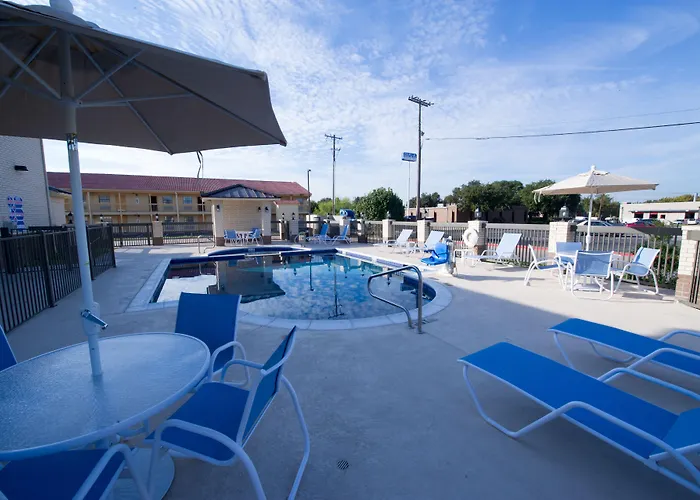 Arya Inn & Suites