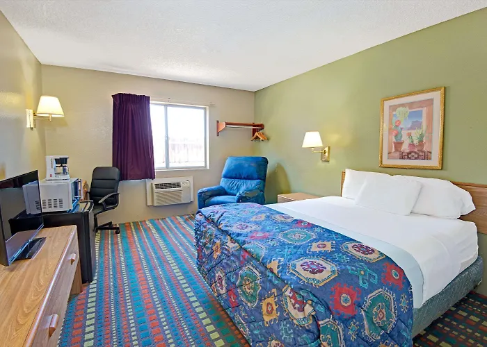 Super 8 By Wyndham Belen Nm