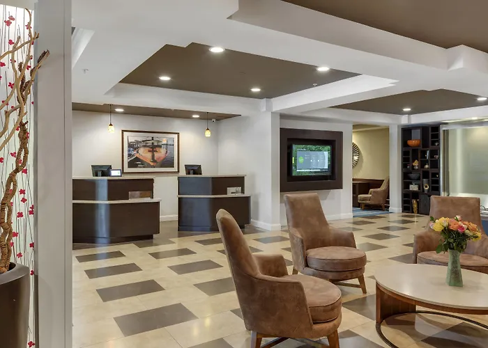 Courtyard By Marriott Portsmouth
