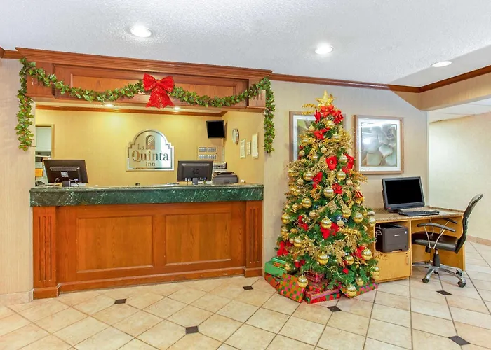 La Quinta Inn By Wyndham Milwaukee Airport / Oak Creek