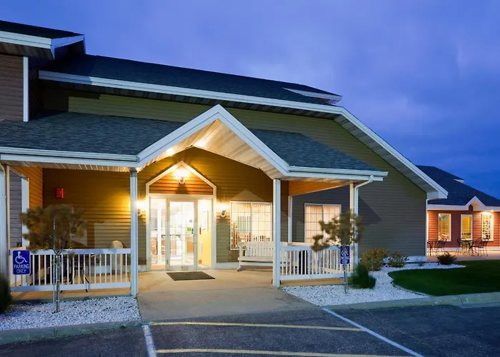 Paynesville Inn & Suites