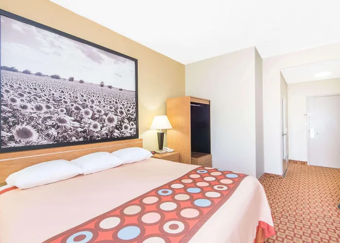 Super 8 By Wyndham Wichita South