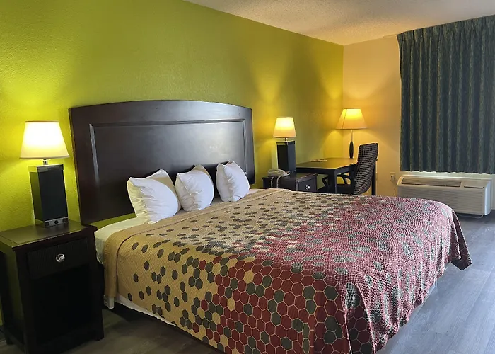 Econo Lodge Inn & Suites Sweetwater I-20