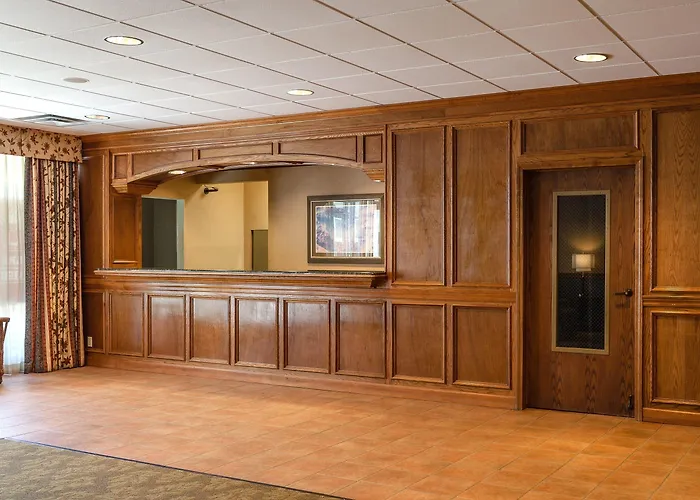 Red Roof Inn & Suites Dekalb