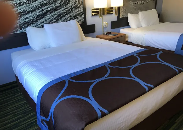 Boarders Inn & Suites By Cobblestone Hotels Waterloo Cedar Falls