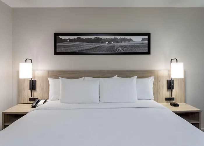 Grandstay Hotel & Suites