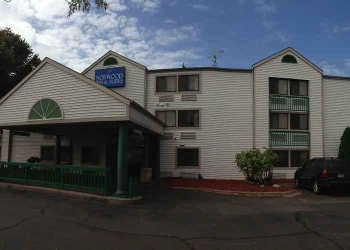 Travelodge By Wyndham Brooklyn Center