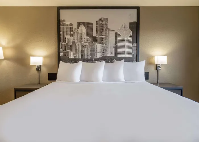 Super 8 By Wyndham Clinton