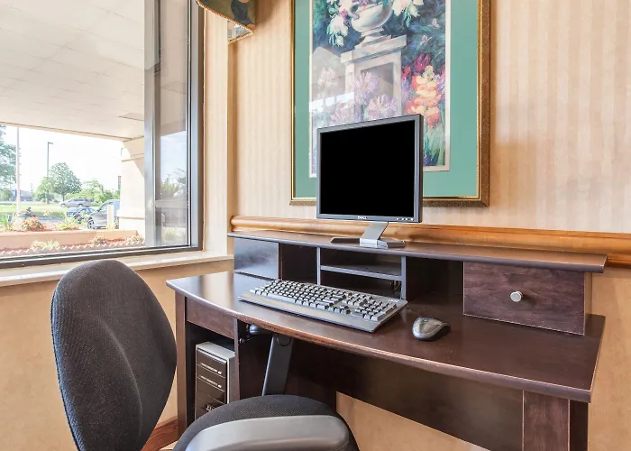 Baymont By Wyndham Detroit/Roseville