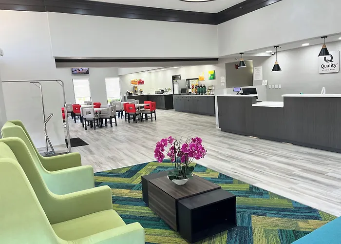 Quality Inn & Suites At Airport Blvd I-65