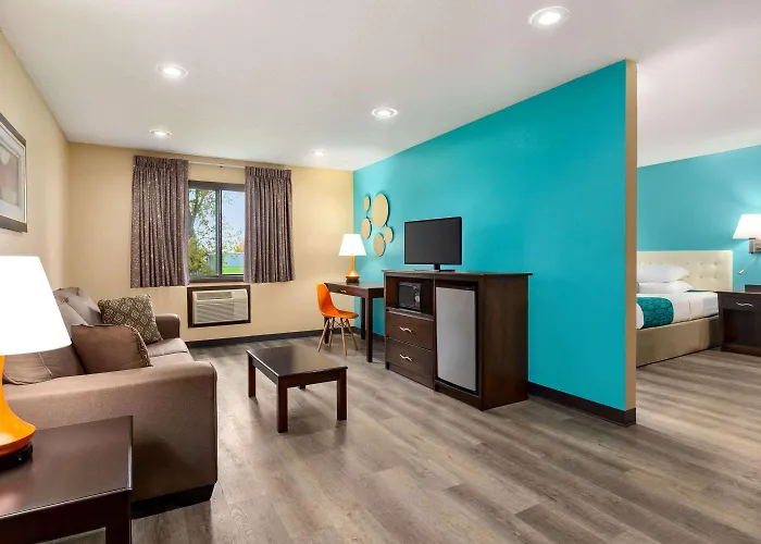 Howard Johnson By Wyndham Waterloo/Cedar Falls