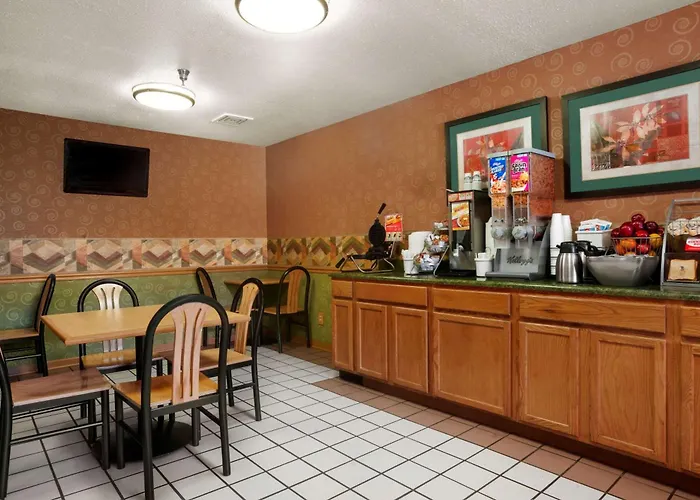 Super 8 By Wyndham East Peoria