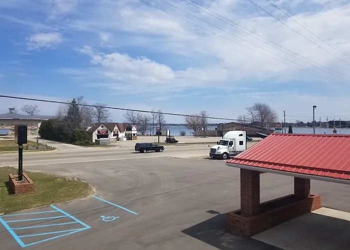 Econo Lodge Cadillac By Choice