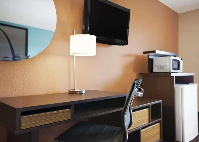 Super 8 By Wyndham Collinsville St. Louis