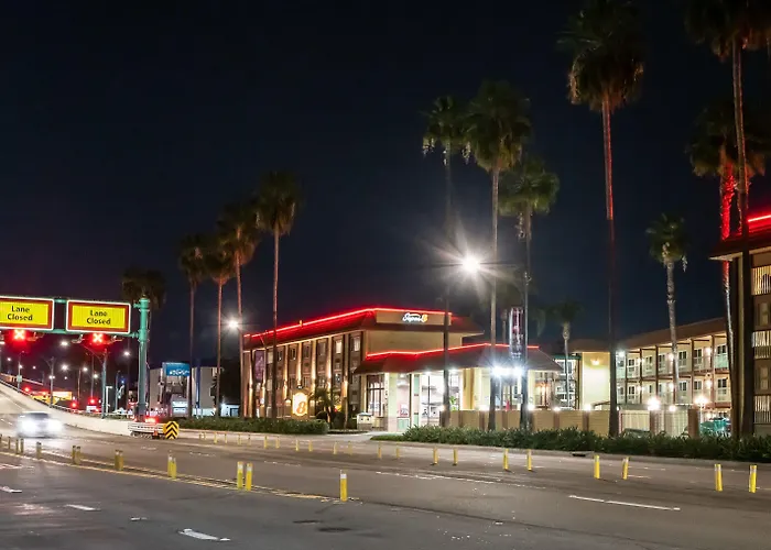 Super 8 By Wyndham Anaheim/Disneyland Drive