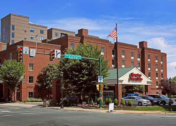 Hampton Inn & Suites Charlottesville At The University