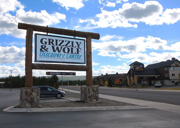 Gray Wolf Inn & Suites