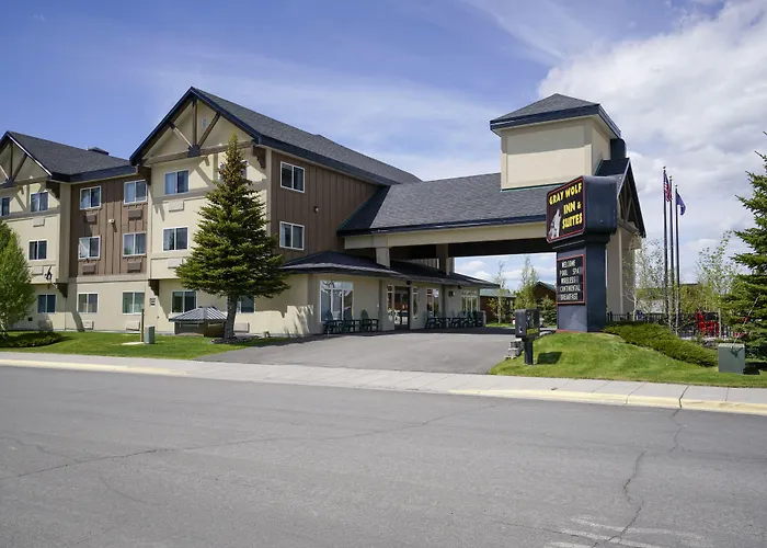 Gray Wolf Inn & Suites