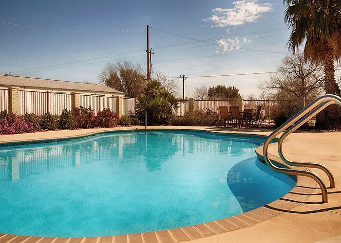 Surestay Hotel By Best Western Floresville