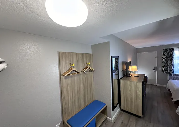 Days Inn By Wyndham San Marcos