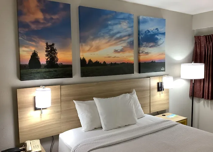 Days Inn By Wyndham Kingdom City
