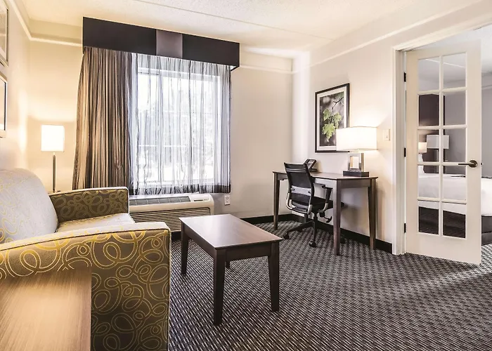 La Quinta By Wyndham Alexandria Airport