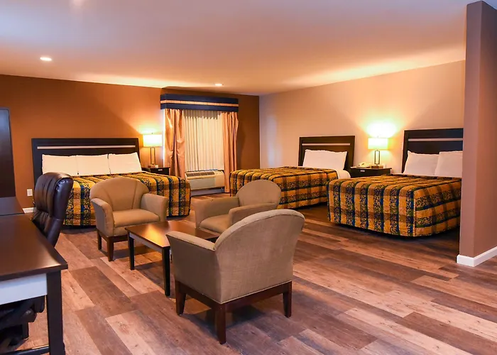 Econo Lodge Inn & Suites Downtown