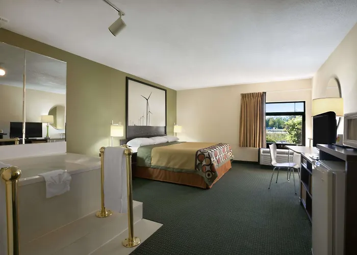 Super 8 By Wyndham Columbia City
