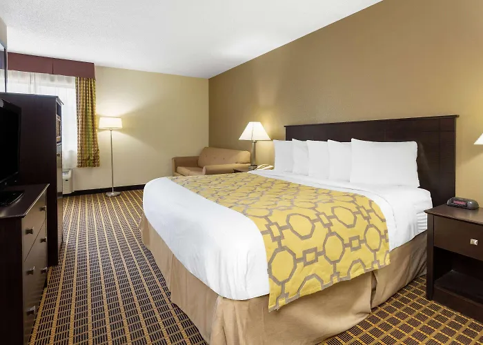 Baymont By Wyndham Harvard